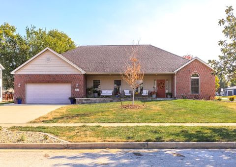 Photo of 36 Lone Oak Court, Bloomington, IL 61705 (MLS # 12496701) Photo of 36 Lone Oak Court, Bloomington, IL 61705 (MLS # 12496701)