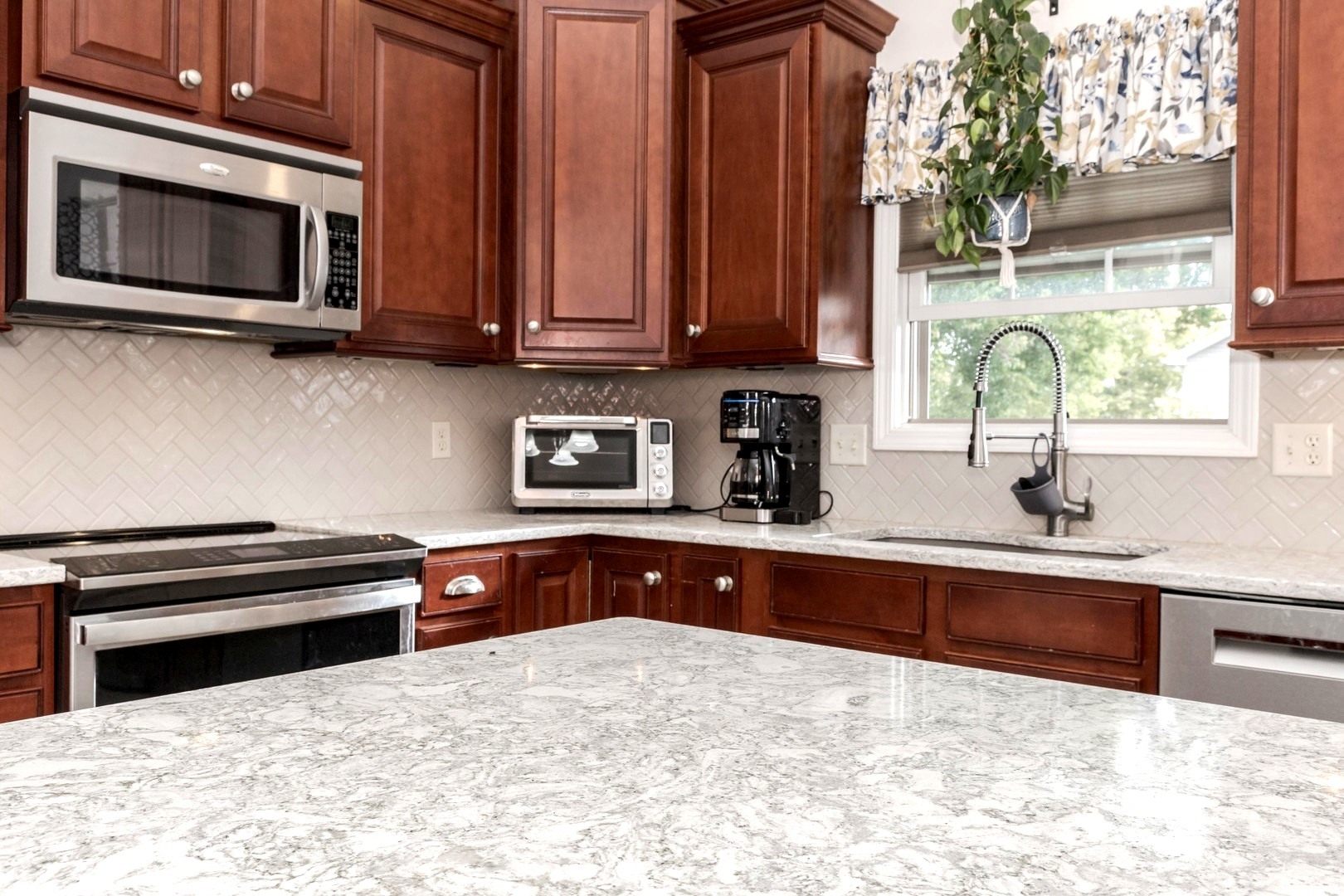 Bloomington, Illinois 61705, United States, 3 Bedrooms Bedrooms, ,3 BathroomsBathrooms,Residential,Active,229190