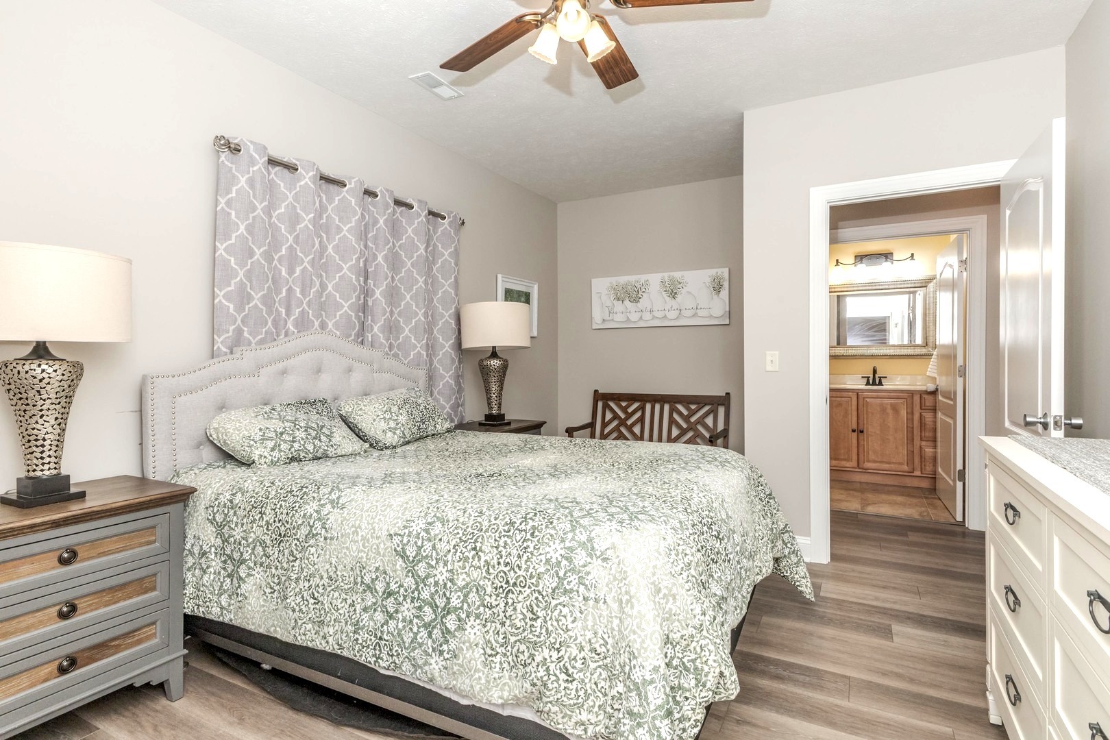 Bloomington, Illinois 61705, United States, 3 Bedrooms Bedrooms, ,3 BathroomsBathrooms,Residential,Active,229190