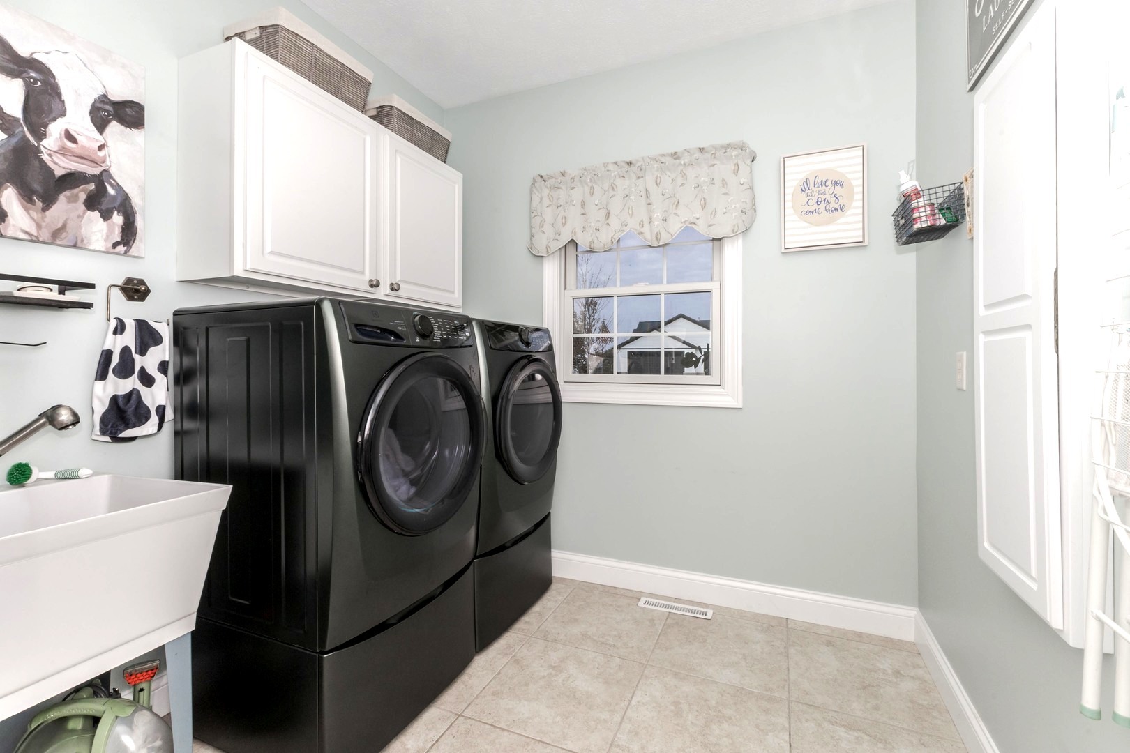 Bloomington, Illinois 61705, United States, 3 Bedrooms Bedrooms, ,3 BathroomsBathrooms,Residential,Active,229190