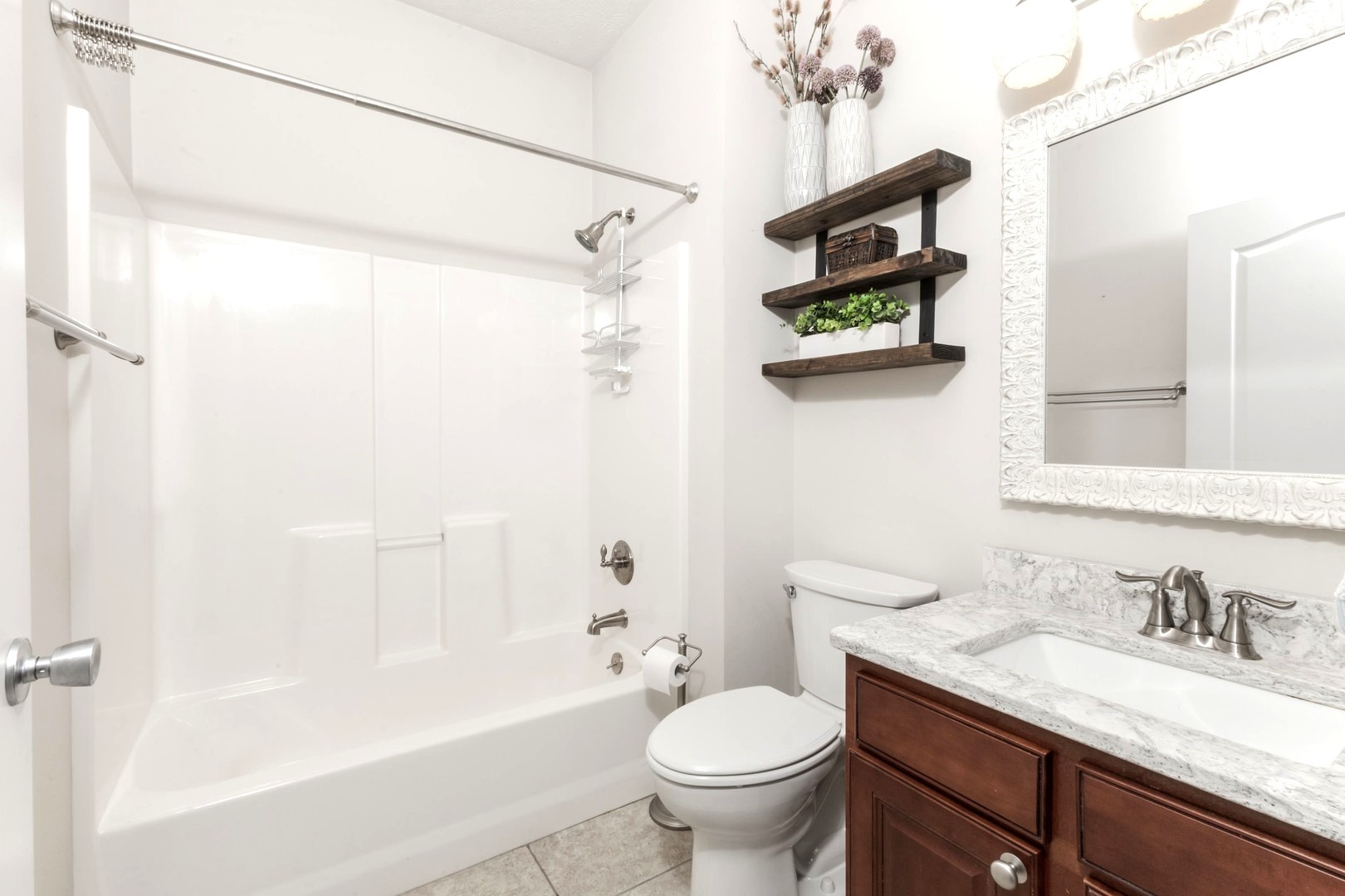 Bloomington, Illinois 61705, United States, 3 Bedrooms Bedrooms, ,3 BathroomsBathrooms,Residential,Active,229190