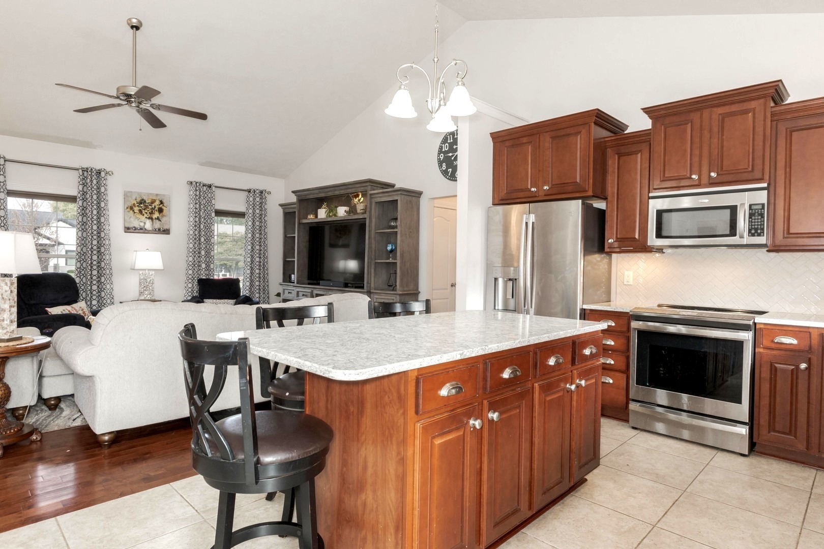 Bloomington, Illinois 61705, United States, 3 Bedrooms Bedrooms, ,3 BathroomsBathrooms,Residential,Active,229190