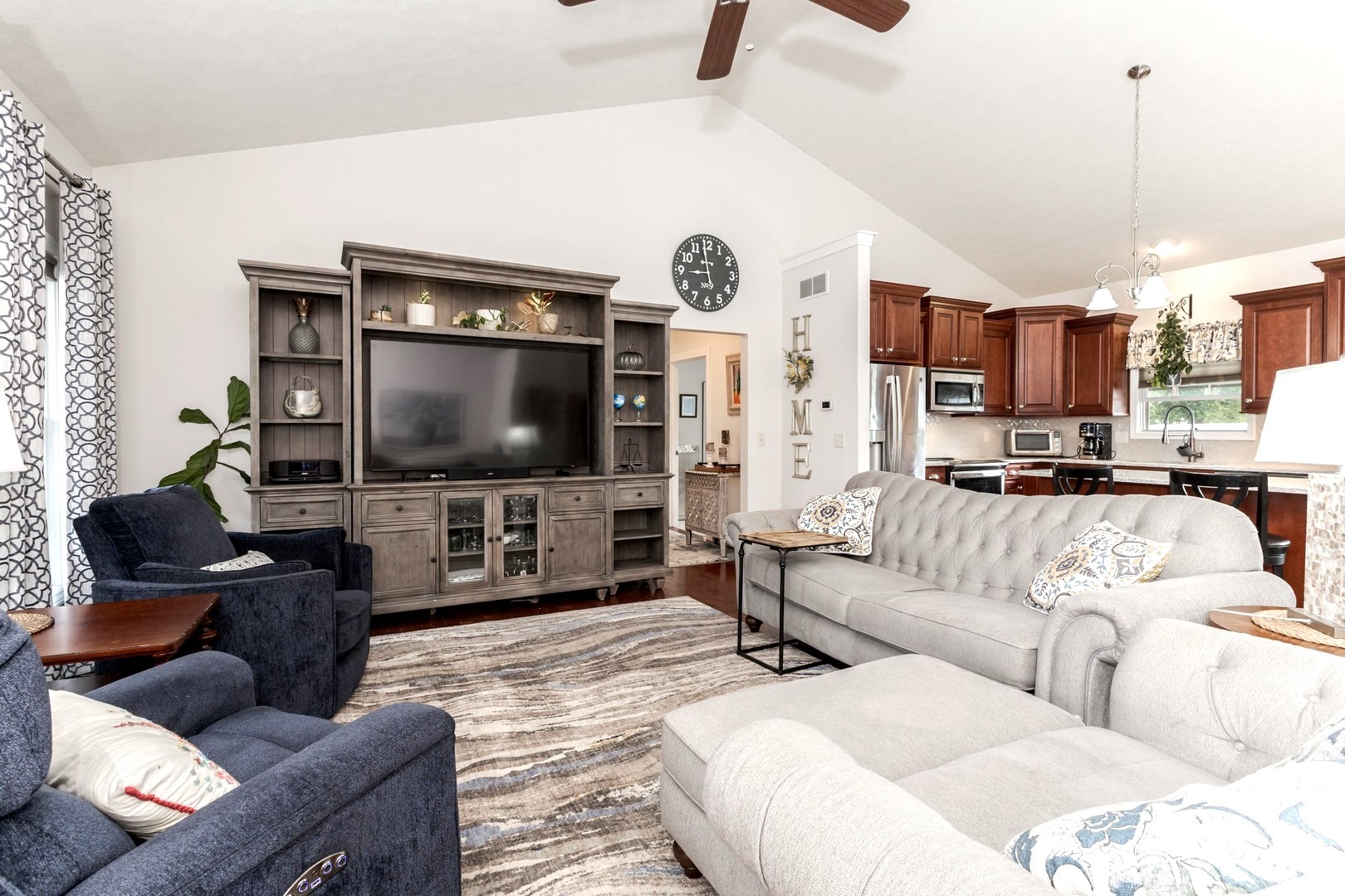 Bloomington, Illinois 61705, United States, 3 Bedrooms Bedrooms, ,3 BathroomsBathrooms,Residential,Active,229190