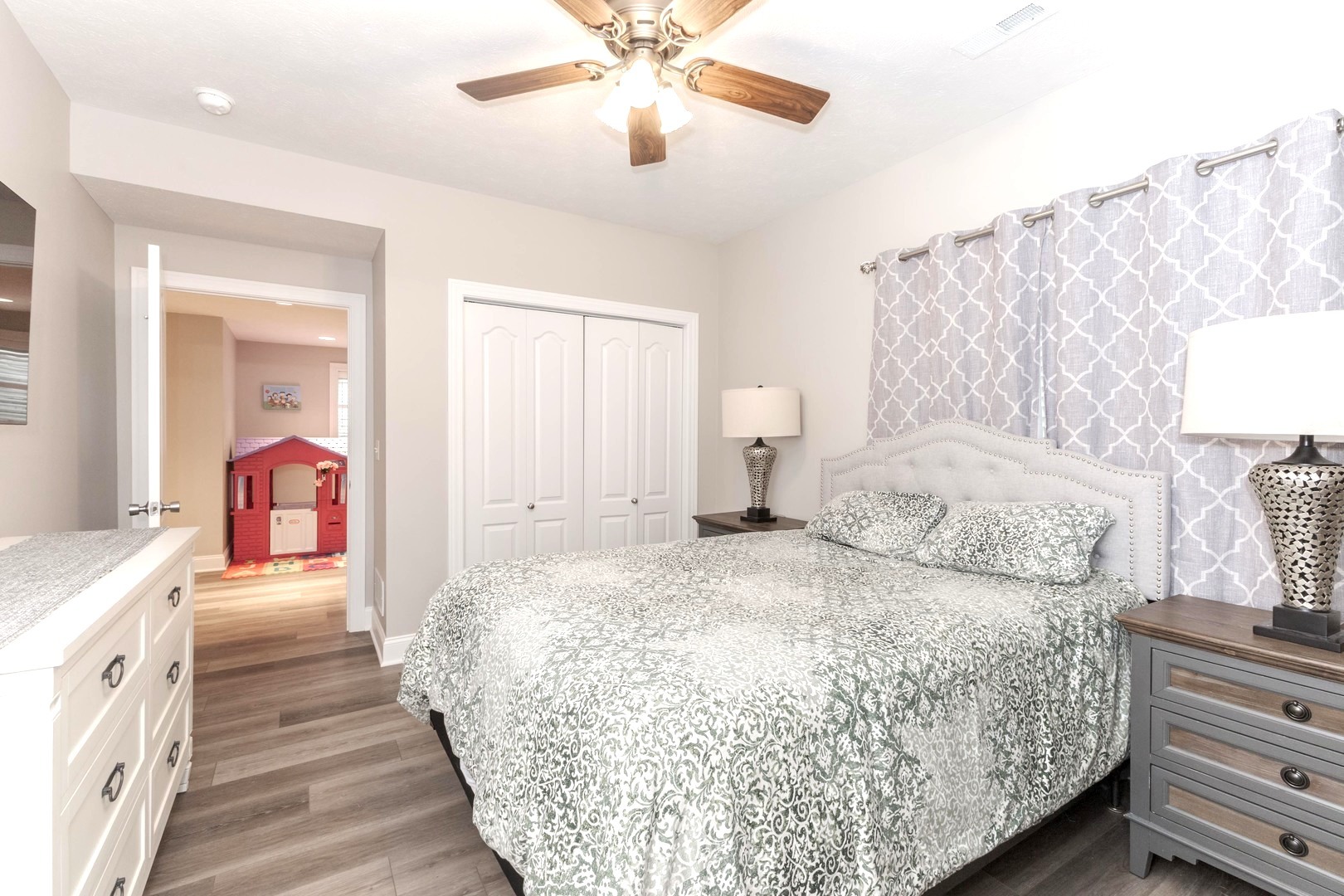 Bloomington, Illinois 61705, United States, 3 Bedrooms Bedrooms, ,3 BathroomsBathrooms,Residential,Active,229190