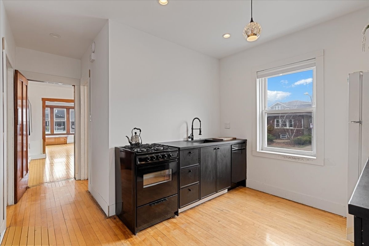 4159 N Maplewood Avenue