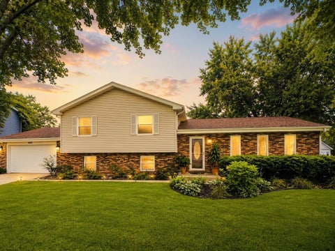 Photo of 2613 Midland Drive, Naperville, IL 60564 (MLS # 12761989)