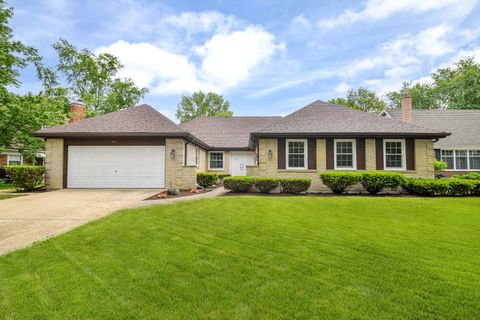 Photo of 541 Williamsburg Road, Glen Ellyn, IL 60137 (MLS # 12650942)