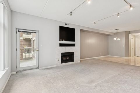Tiny photo for 445 Village Green Court #201, Lincolnshire, IL 60069 (MLS # 12486470)