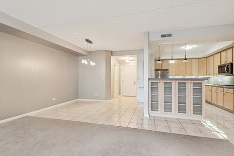 Tiny photo for 445 Village Green Court #201, Lincolnshire, IL 60069 (MLS # 12486470)