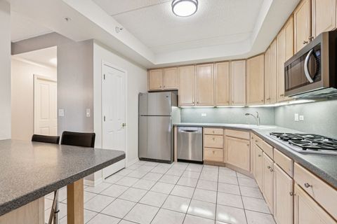 Tiny photo for 445 Village Green Court #201, Lincolnshire, IL 60069 (MLS # 12486470)