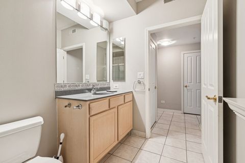 Tiny photo for 445 Village Green Court #201, Lincolnshire, IL 60069 (MLS # 12486470)
