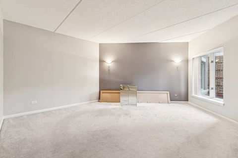 Tiny photo for 445 Village Green Court #201, Lincolnshire, IL 60069 (MLS # 12486470)
