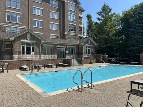 Tiny photo for 445 Village Green Court #201, Lincolnshire, IL 60069 (MLS # 12486470)