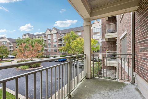Tiny photo for 445 Village Green Court #201, Lincolnshire, IL 60069 (MLS # 12486470)