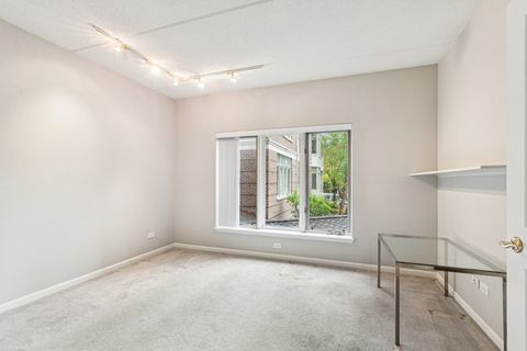 Tiny photo for 445 Village Green Court #201, Lincolnshire, IL 60069 (MLS # 12486470)