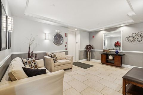 Tiny photo for 445 Village Green Court #201, Lincolnshire, IL 60069 (MLS # 12486470)
