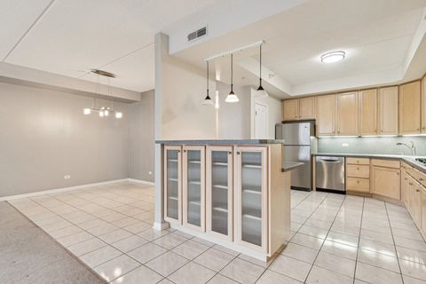 Tiny photo for 445 Village Green Court #201, Lincolnshire, IL 60069 (MLS # 12486470)