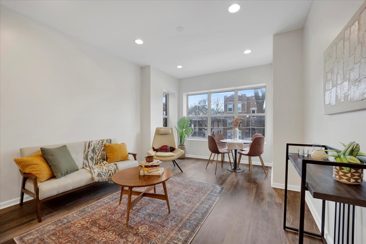 4055 N Central Park Avenue 1