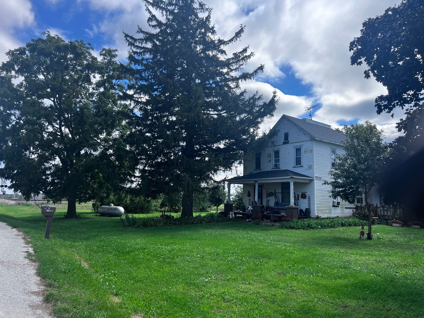 513 E 1100 North Road