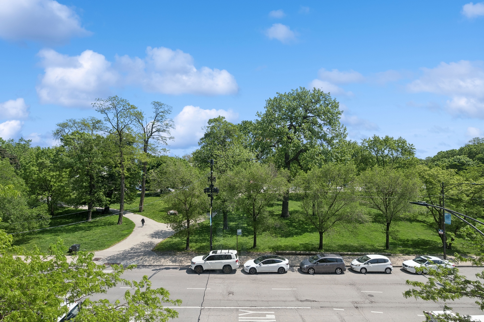 1850 N Clark Street 402
