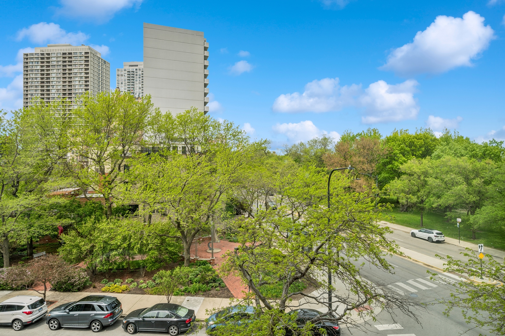 1850 N Clark Street 402