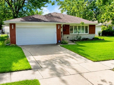 Photo of 219 E 168th Place E, South Holland, IL 60473 (MLS # 12750567)
