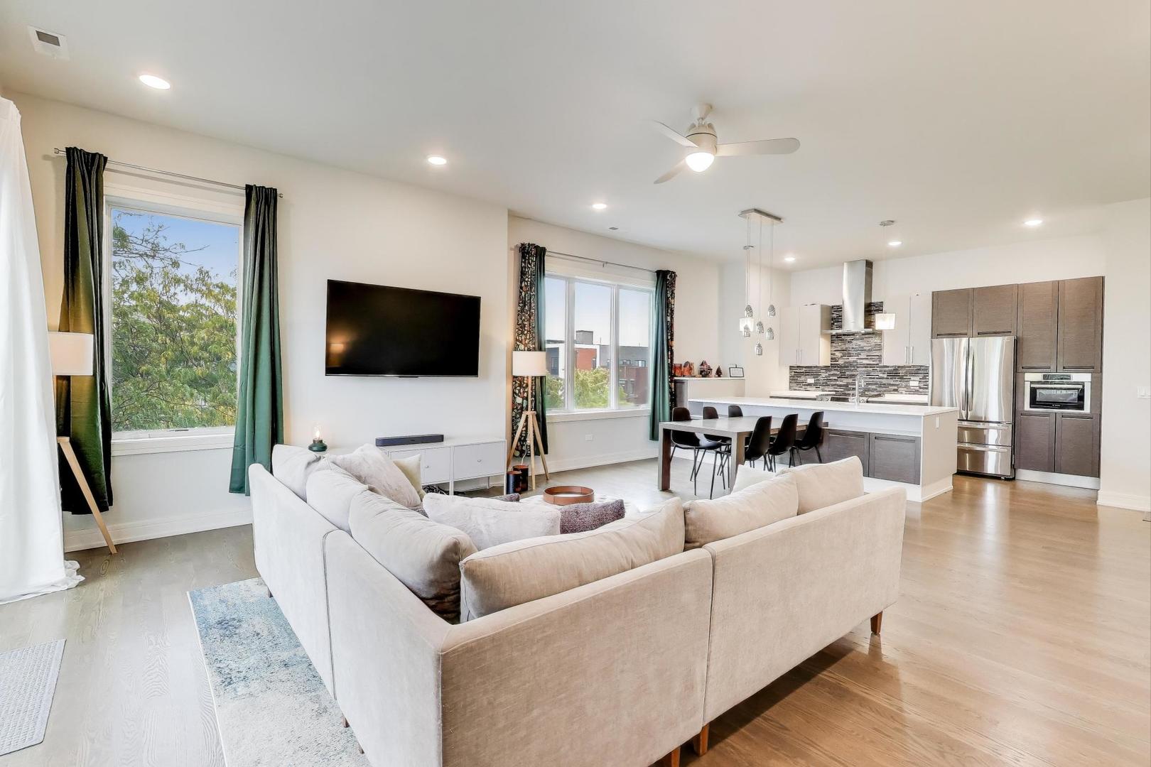 2352 W Winona Street 3E
