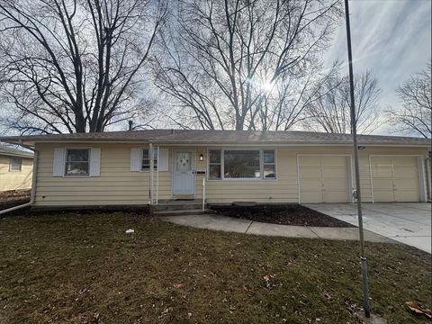 Photo of 1940 Richard Street, Aurora, IL 60506 (MLS # 12532150)