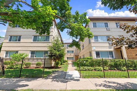 Photo of 6719 N Hermitage Avenue #4A, Chicago, IL 60626 (MLS # 12518484)