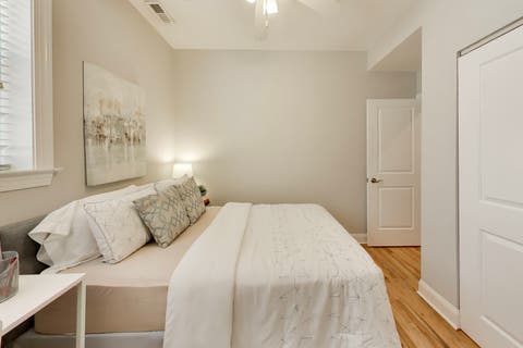 Tiny photo for 4753 N Beacon Street #2, Chicago, IL 60640 (MLS # 12731409)