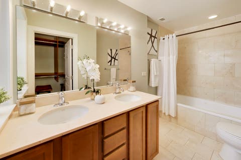 Tiny photo for 4753 N Beacon Street #2, Chicago, IL 60640 (MLS # 12731409)