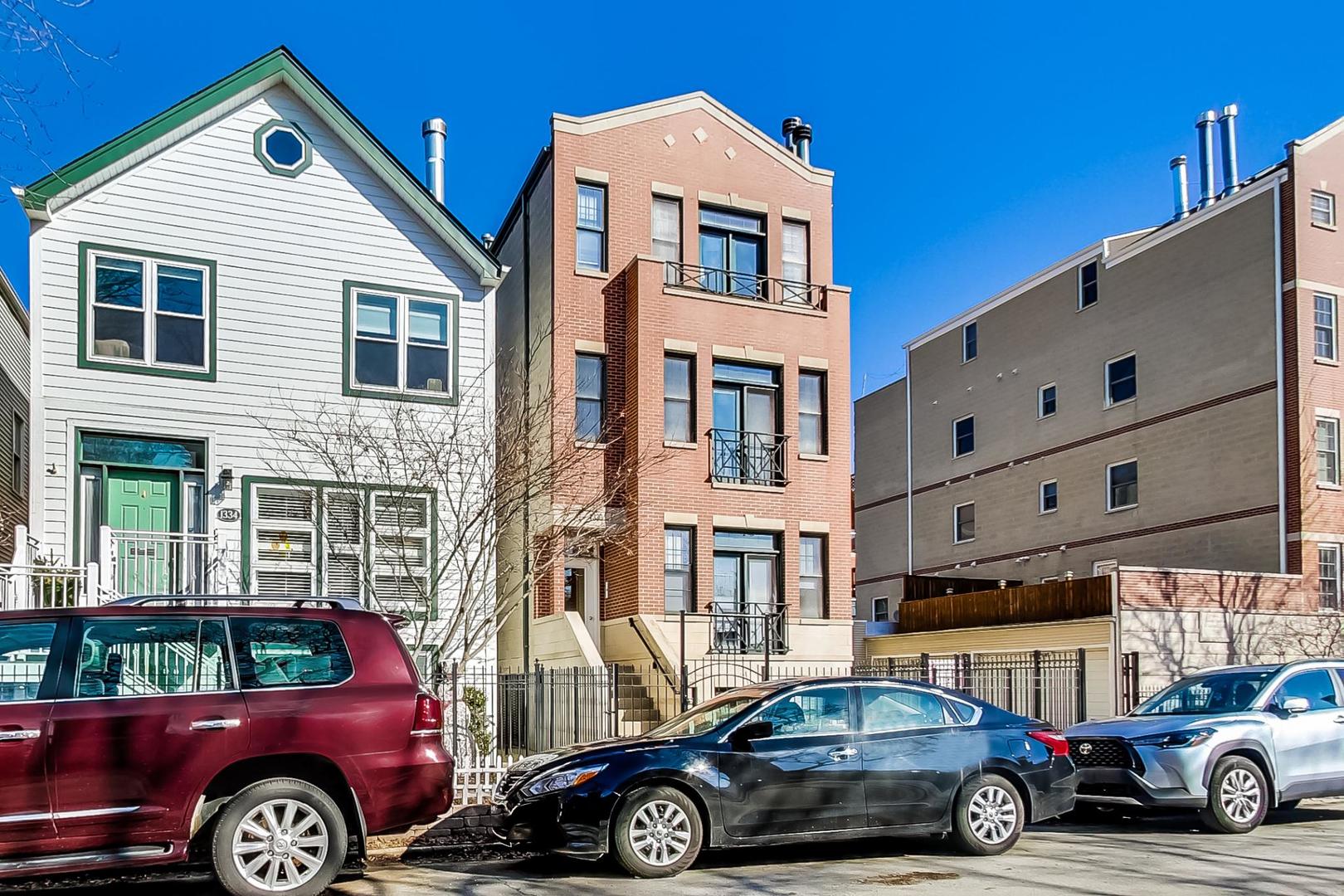 1330 W Fletcher Street 1