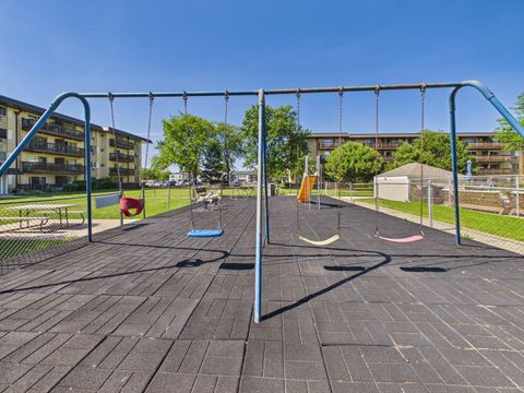 Tiny photo for 2222 S Goebbert Road #358, Arlington Heights, IL 60005 (MLS # 12661896)