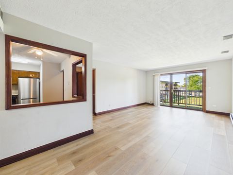 Tiny photo for 2222 S Goebbert Road #358, Arlington Heights, IL 60005 (MLS # 12661896)