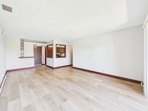 Tiny photo for 2222 S Goebbert Road #358, Arlington Heights, IL 60005 (MLS # 12661896)