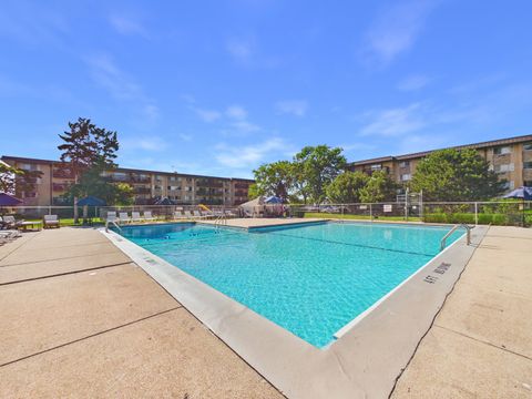 Tiny photo for 2222 S Goebbert Road #358, Arlington Heights, IL 60005 (MLS # 12661896)