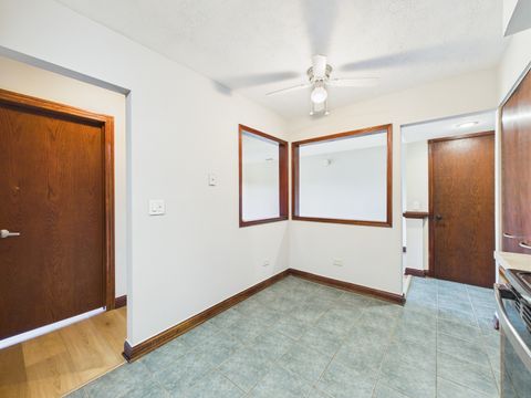 Tiny photo for 2222 S Goebbert Road #358, Arlington Heights, IL 60005 (MLS # 12661896)