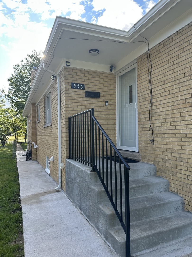 956 Greenbay Avenue