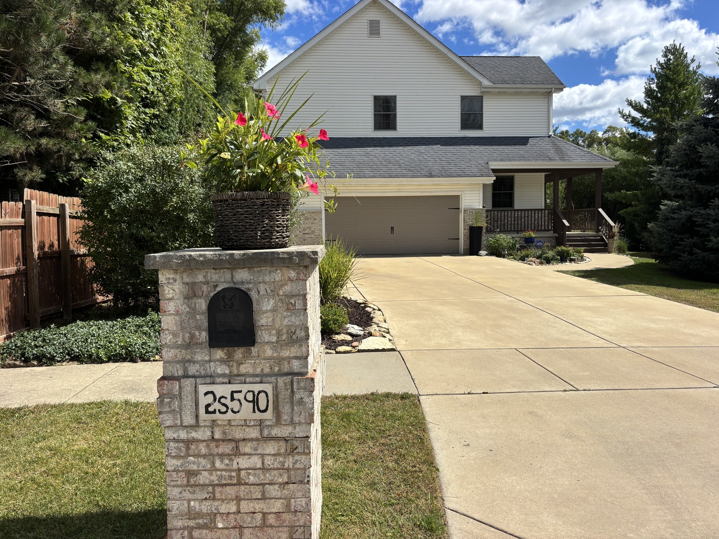 2S590 Seraph Holmes Court