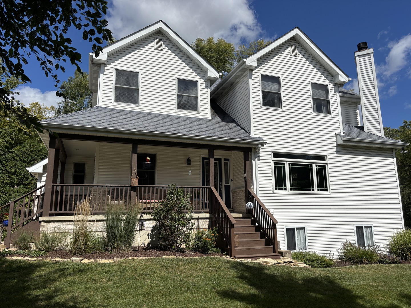 2S590 Seraph Holmes Court