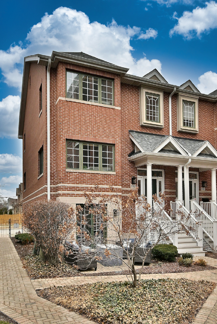 142 W 3rd Street 142