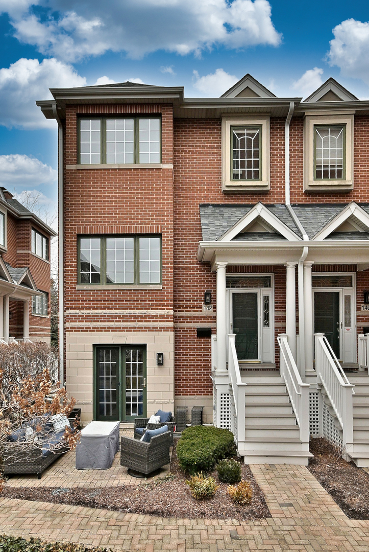 142 W 3rd Street 142