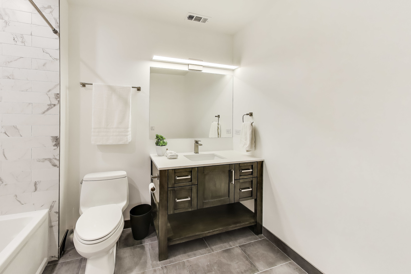 1000 W Adams Street 815