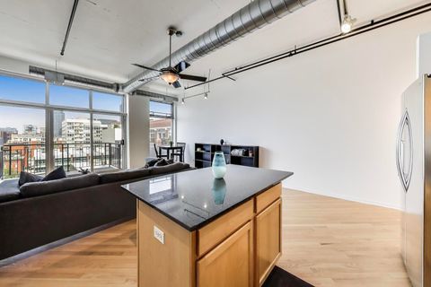 Tiny photo for 1000 W Adams Street #815, Chicago, IL 60607 (MLS # 12510682)