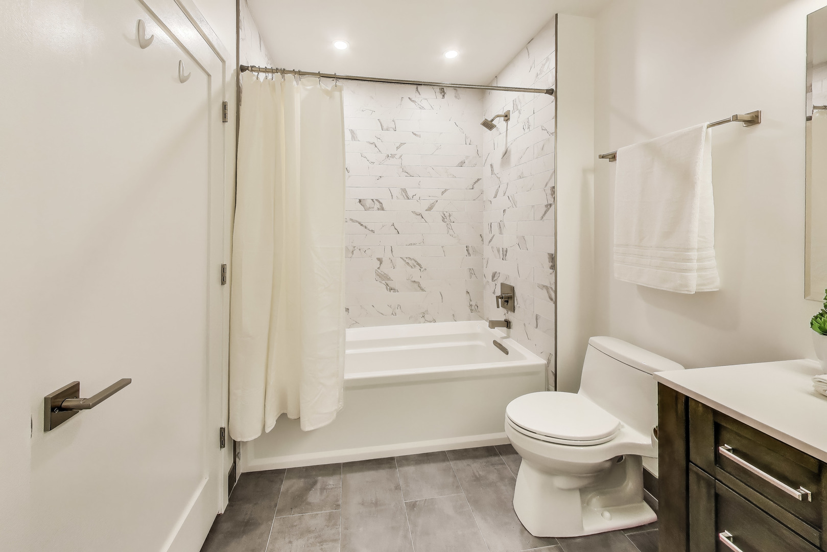 1000 W Adams Street 815