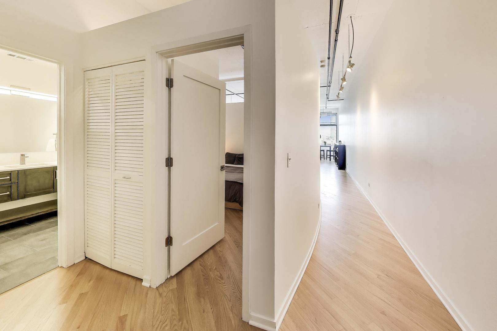 1000 W Adams Street 815