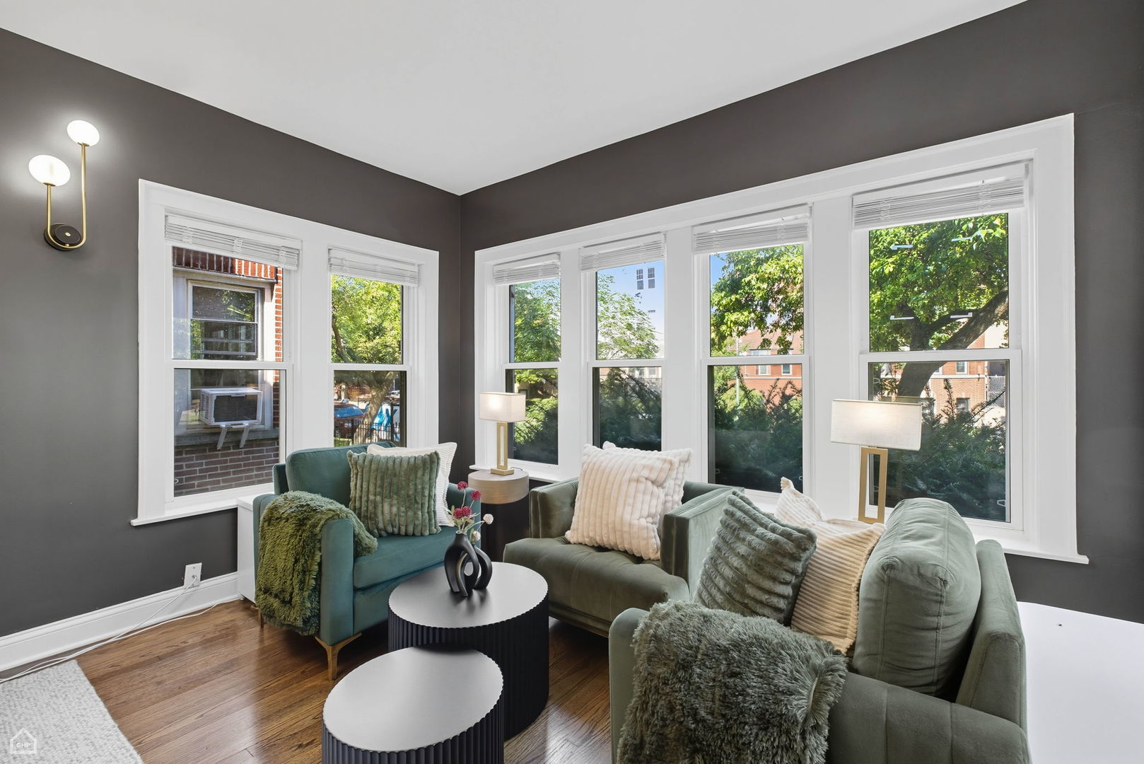 2645 W Winnemac Avenue