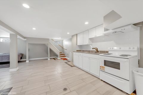 Tiny photo for 7246 N Meade Avenue, Chicago, IL 60646 (MLS # 12507255)