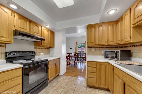 Tiny photo for 7246 N Meade Avenue, Chicago, IL 60646 (MLS # 12507255)