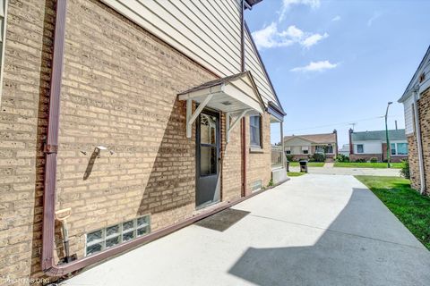 Tiny photo for 7246 N Meade Avenue, Chicago, IL 60646 (MLS # 12507255)